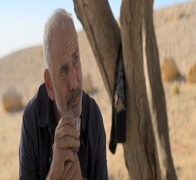 ������ ��